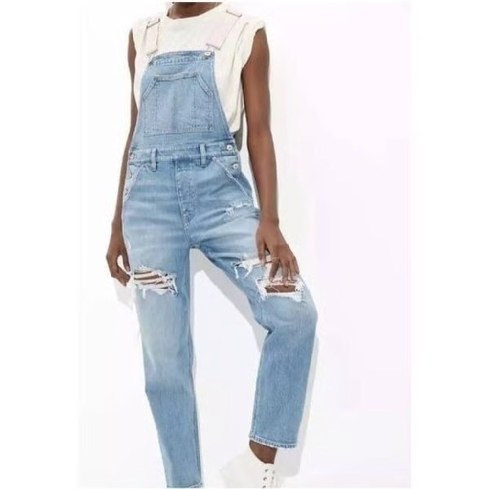 American Eagle Outfitters Light Blue Distressed Denim Overalls